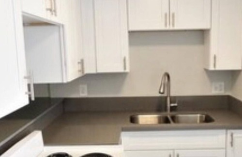 Eastside Apartamento | Beautiful 1 Bedroom, 1 Bath Entire Apartment with Air Conditioner, Fridge.