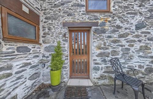 Betws Gwerfil Goch Casa | Beautiful 16th Century Ty Cerrig Cottage, set in stunning grounds with great views