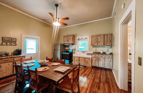 Tarrytown Casa | Beautiful 1951 home.