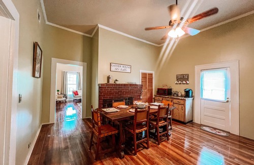 Tarrytown Casa | Beautiful 1951 home.