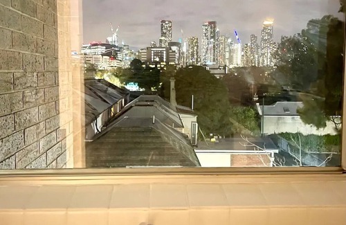 Parkville Apartamento | Beautiful 2 Bedrooms w Kitchen & Carpark 🌹