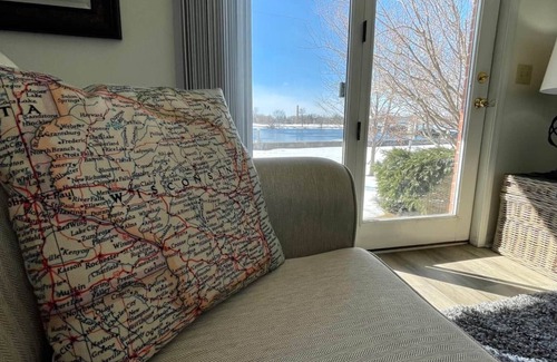 Oshkosh Apartamento | Beautiful 2 Bedroom 2 Bath Residence On The River