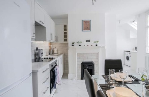 Brasted Casa | Beautiful 2 Bedroom House With Spacious Garden BBQ
