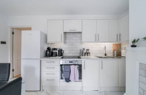 Brasted Casa | Beautiful 2 Bedroom House With Spacious Garden BBQ