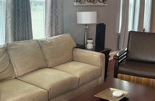 Wadley Condominio | Beautiful 2-bedroom Suite with luxury bedding, modern and chic in Wadley, GA