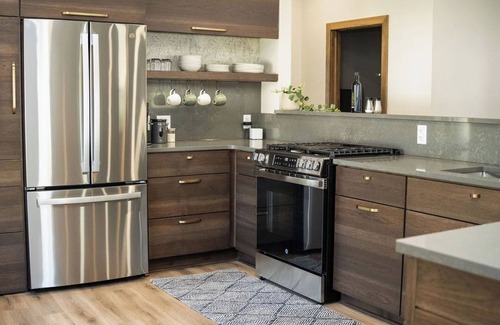 Sugarcreek Apartamento | Beautiful 2-bedroom Penthouse Apt with AC in Sugarcreek