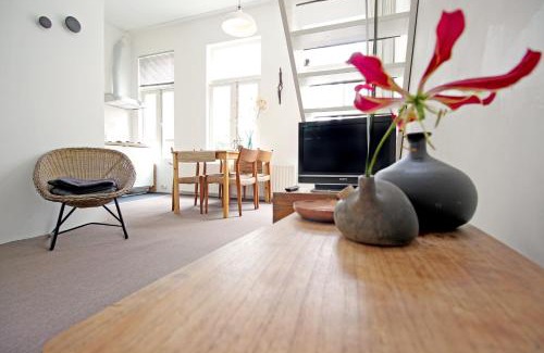 Helmersbuurt Casa | Beautiful 2 floor Vondelpark apartment.