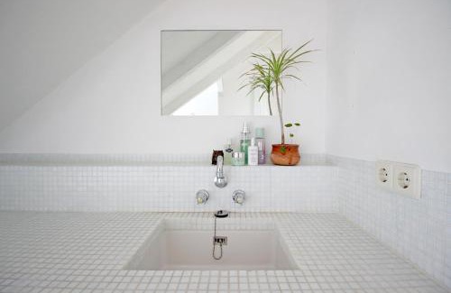 Helmersbuurt Casa | Beautiful 2 floor Vondelpark apartment.