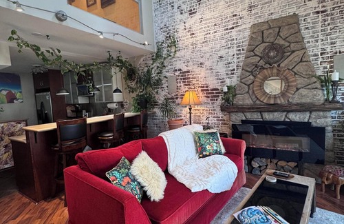 Grantville Apartamento | Beautiful 2 Level Loft in Mission Valley, San Diego. 2 Bed 2 Bath, parking+pool!