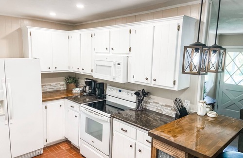 Boys Ranch Casa | Beautiful 2 story house overlooking the water. Has arcade & Close to the springs