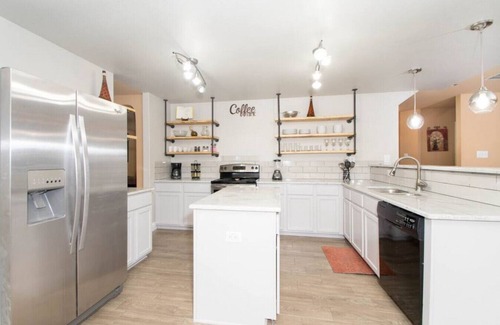 San Antonio Casa | Beautiful 2 Story Near Seaworld and Lackland AFB
