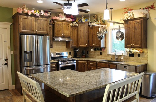 Pottawatomie County Casa | Beautiful 2800 sq ft., 4 bedroom country home with private beach and pool!