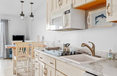 Acme Condominio | 🏖️ Beautiful 2BDR Lake View Getaway @ The Shores ➠ 5579