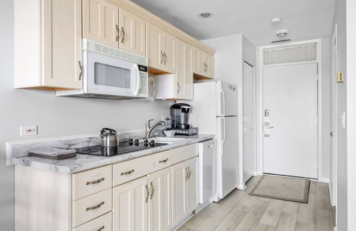 Acme Condominio | 🏖️ Beautiful 2BDR Lake View Getaway @ The Shores ➠ 5579