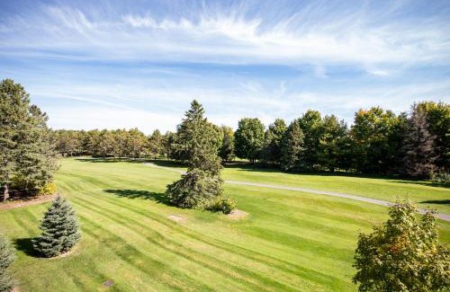 Acme Apartamento | Beautiful 2BDR Loft Suite at Golf Course Condo 5549