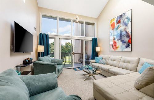Acme Apartamento | Beautiful 2BDR Loft Suite at Golf Course Condo 5549