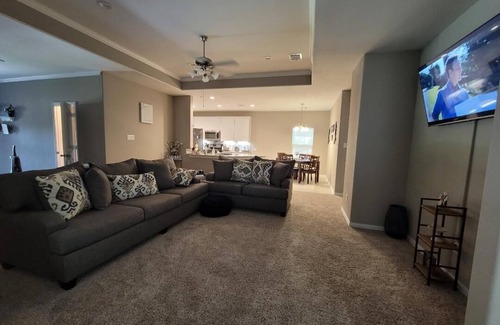 Texas City Casa | Beautiful 3 Bed 2.5 bath home with long drive way