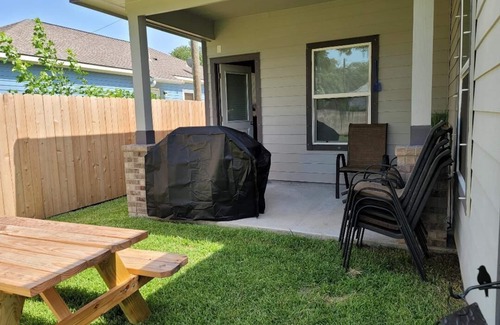 Texas City Casa | Beautiful 3 Bed 2.5 bath home with long drive way