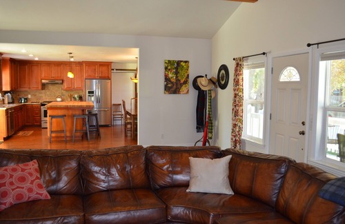San Luis Obispo Casa | Hermosa 3 habitaciones y 2 1/2 baño en la pequeña ciudad de Santa Margarita cerca de todo