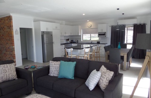 Portland Casa | Hermosa casa de 3 dormitorios en 25 acres con visitas de aves nativas y vida silvestre