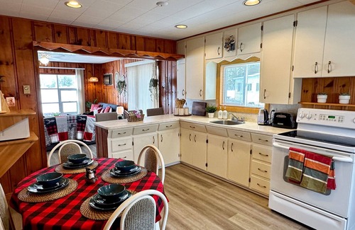 Havelock-Belmont-Methuen Cabaña | Beautiful 3 Bedroom Cottage - Waterfront