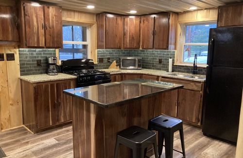 Portland Mills Casa | Beautiful 3 bedroom home/cabin recently remodeled!