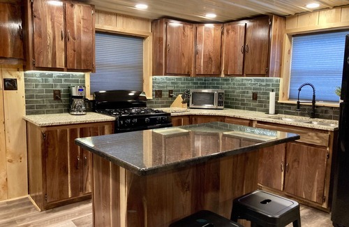 Portland Mills Casa | Beautiful 3 bedroom home/cabin recently remodeled!