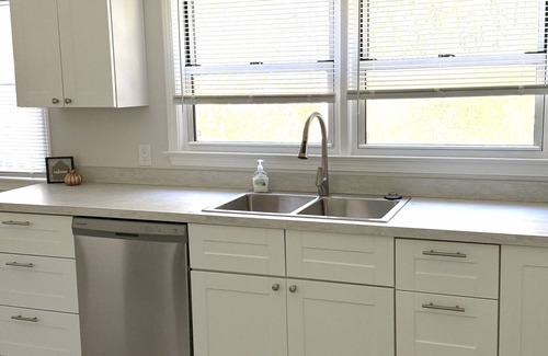 Bath Casa | Beautiful 3-bedroom house close to MSU and Downtown Lansing
