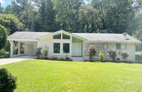 Forest Park Casa | Beautiful 3-Bedroom, Relaxing Stay in Morrow