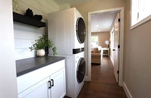 New Lisbon Casa | Beautiful 3 Bedroom Home near Lake and Night Life!