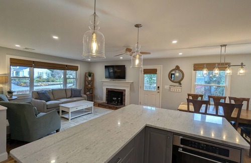 Osterville Casa | Beautiful 3 bedroom, 3.5 bath house, walk to Osterville Village