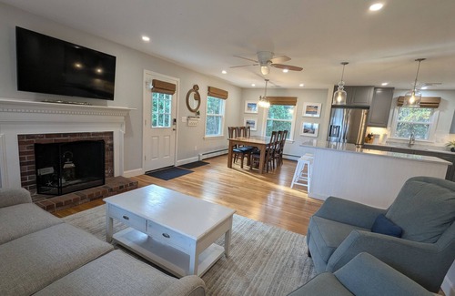 Osterville Casa | Beautiful 3 bedroom, 3.5 bath house, walk to Osterville Village