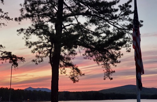 The Bays Casa | Beautiful 3 Bedroom Waterfront Home on New Hampshire's Lake Ossipee's Broad Bay