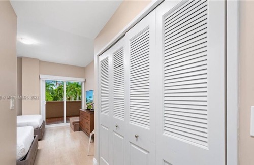Miami Beach Condominio | Beautiful 3 Br. Condo (442841) by Houzlet
