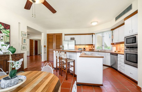 Vega Alta Villa | Hermosa villa de 3 dormitorios - Vistas al mar - Capacidad para 8 personas- piscinas / tenis