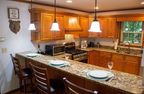 Cliff Ridge Colony Casa | Beautiful 3BR, 3 bath 2 Pools, Lake, close to Cesars Head and Dupont