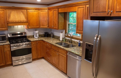 Cliff Ridge Colony Casa | Beautiful 3BR, 3 bath 2 Pools, Lake, close to Cesars Head and Dupont