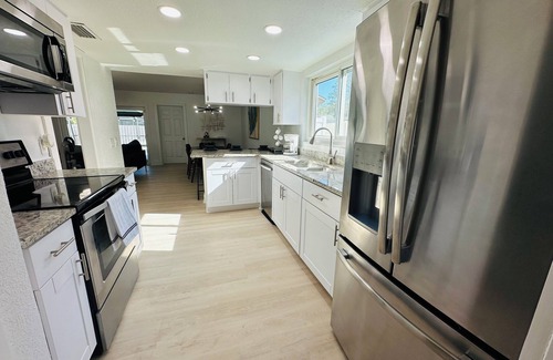 Greater Northdale Casa | Beautiful 4-Bedroom Villa With Private Pool