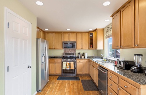 Renton Casa | Beautiful 4 bd/2.5 bath single family home