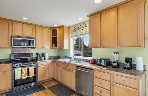 Renton Casa | Beautiful 4 bd/2.5 bath single family home