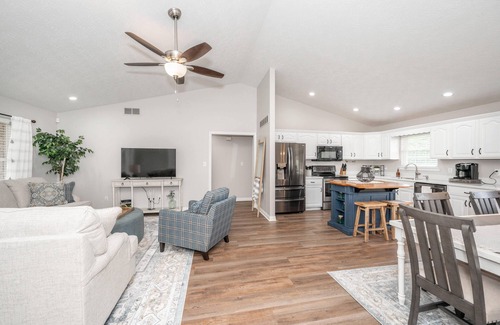 Crittenden Casa | Beautiful 4 BDR Country Home, 15 Min from Ark Encounter – Perfect for Groups!