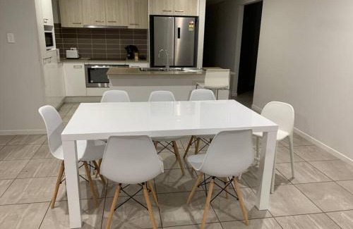 Ningi Casa | Beautiful 4 bdr house - Sandstone point, Bribie