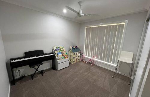 Ningi Casa | Beautiful 4 bdr house - Sandstone point, Bribie