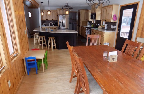 Cohasset Casa | Hermoso retiro de 4 BDRM en Loon Lake con sauna y litoral arenoso.