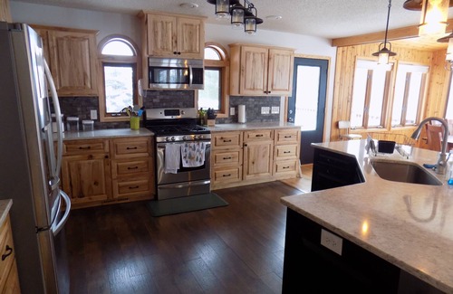 Cohasset Casa | Hermoso retiro de 4 BDRM en Loon Lake con sauna y litoral arenoso.