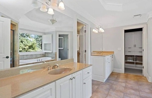 Sandy Springs Casa | Beautiful 4 bedroom, 4 bath private neighborhood serenity Home away from home
