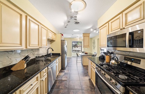 Rockledge Casa | Beautiful 4-Bedroom Bungalow with Modern amenities