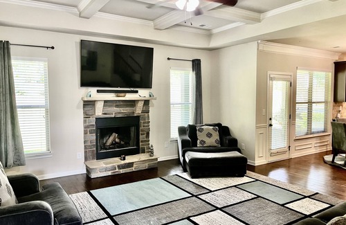 Cliftondale Casa | Beautiful 4 bedroom house - 13 min form the airport. (Music Studio Rental)