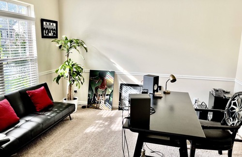 Cliftondale Casa | Beautiful 4 bedroom house - 13 min form the airport. (Music Studio Rental)