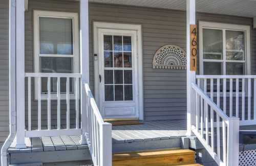 Dundee-Happy Hollow Historic District Casa | Beautiful 4 bedroom home, Midtown, Sanitized